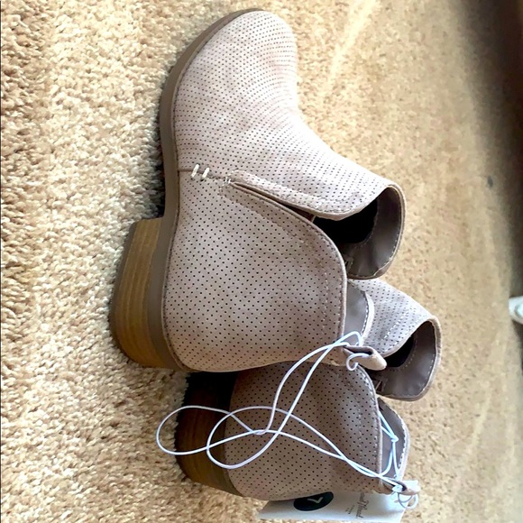 Taupe perforated booties - Picture 3 of 7